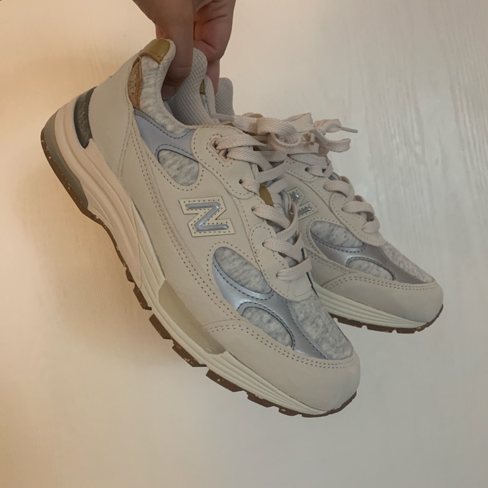 BRAND NEW NEW BALANCE SNEAKERS